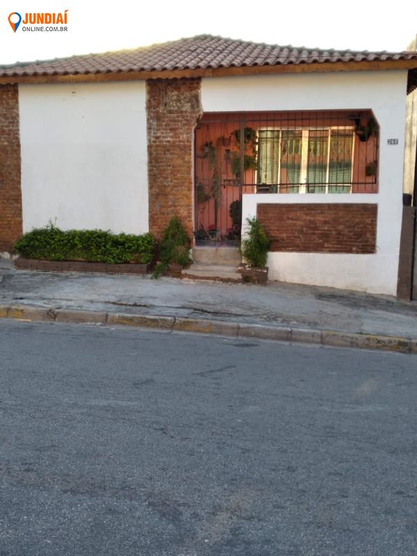 Vendo um terreno com 2 casas em jundia