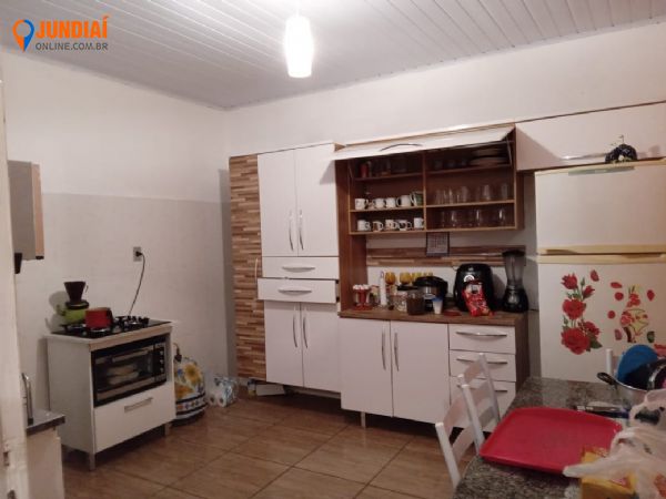 Vendo um terreno com 2 casas em jundia