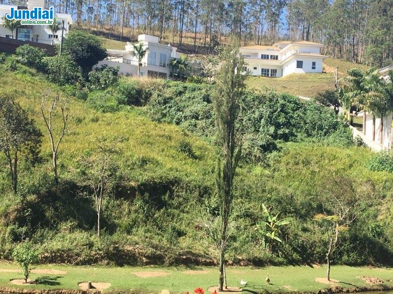 TERRENO DE 1046M2 CONDOMINIO SERRA DOS CRISTAIS EM CAJAMAR COM TOPOGRAFIA DECLIVE