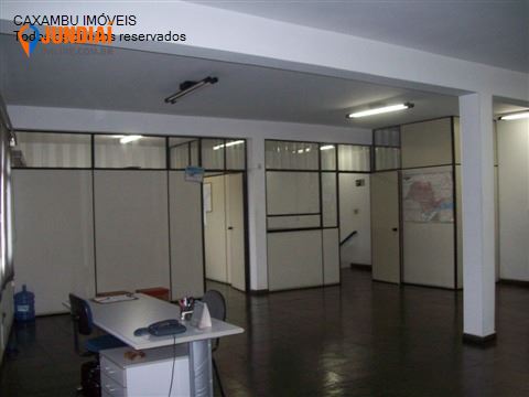 Salo comercial, AU: 200,00m no piso superior com 200m2 no bairro Caxambu - Jundia - SP