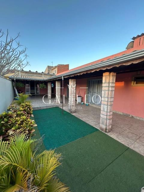 Casa à venda na Vila Constança, Campo Limpo Paulista-SP: 3 quartos, 2 suítes, 2 salas, 1 banheiro, 2 vagas, 500m². Venha conferir!