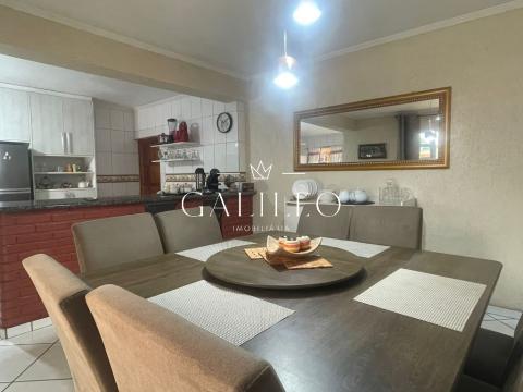Casa Térrea à Venda no Parque Guarani - Várzea Paulista/SP: 3 Quartos, 1 Suíte, 2 Salas, 2 Banheiros, 2 Vagas, 200m² Área.