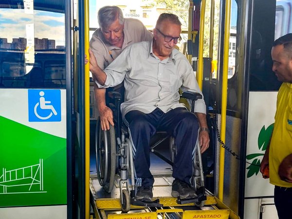 Ação ‘Sentindo na Pele’ promove conscientização sobre inclusão e segurança no trânsito no Terminal Vila Arens