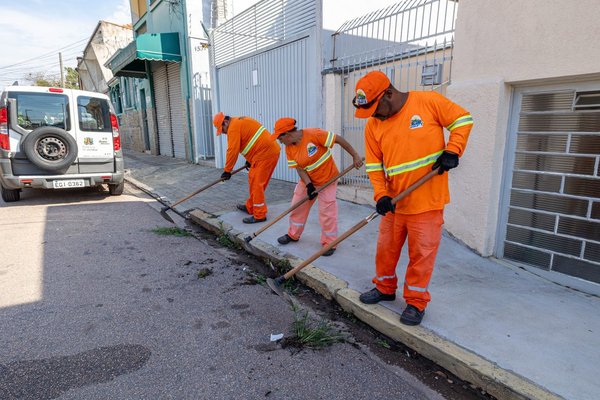 ‘Quem Ama, Cuida’: Prefeitura intensifica limpeza e roçagem nas margens do Rio Jundiaí. Ações de zeladoria em todas as regiões da cidade