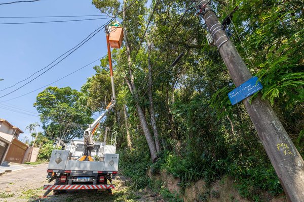 ‘Quem Ama, Cuida’: Prefeitura intensifica limpeza e roçagem nas margens do Rio Jundiaí. Ações de zeladoria em todas as regiões da cidade