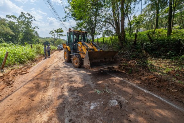 Champirra recebe obra de pavimentação em 1,3 km da Avenida Geraldo Mazzi