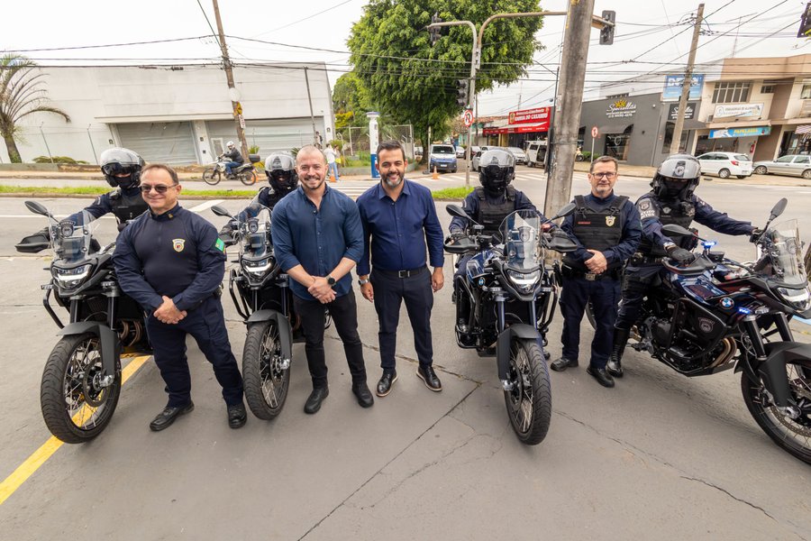 Caxambu recebe nova torre de segurança, a 16ª de Jundiaí, e novas motos reforçam patrulhamento da Guarda Municipal