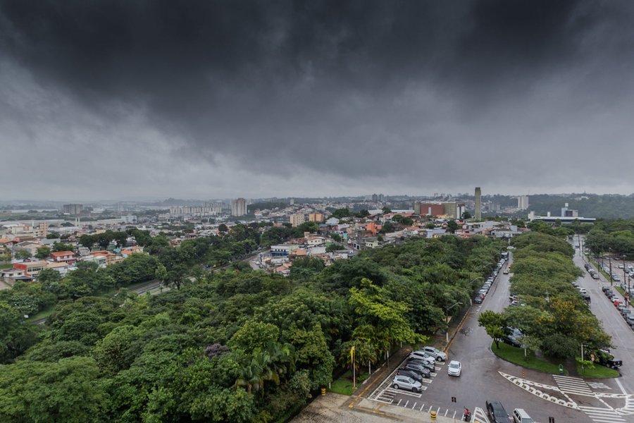 Defesa Civil alerta a população devido às fortes chuvas previstas até quinta-feira (15) na cidade