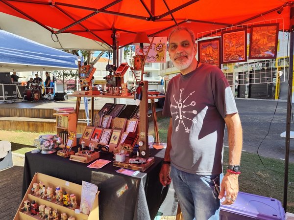 Praça da Matriz recebe mais uma edição da Feira de Artes Plásticas e Antiguidades neste domingo (18)