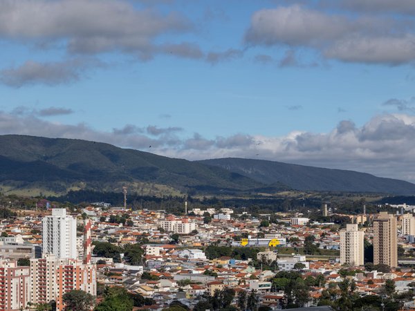 Tempo deverá ter melhora gradual em Jundiaí no fim de semana, com sol entre nuvens e possibilidade de chuva