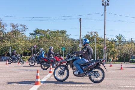 Prefeitura implanta ilha de refúgio para pedestres na Rua Messina, no Bonfiglioli