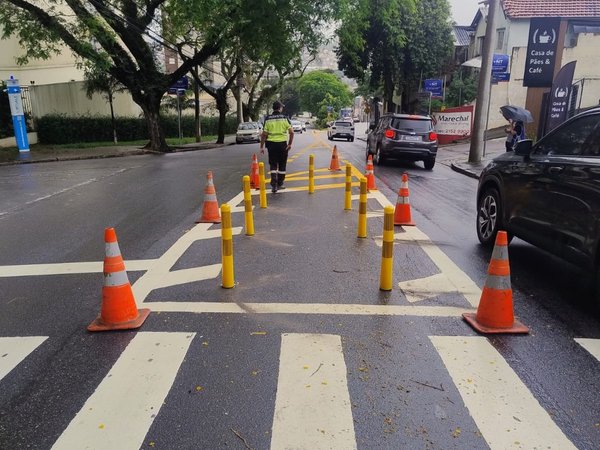 Prefeitura implanta ilha de refúgio para pedestres na Rua Messina, no Bonfiglioli