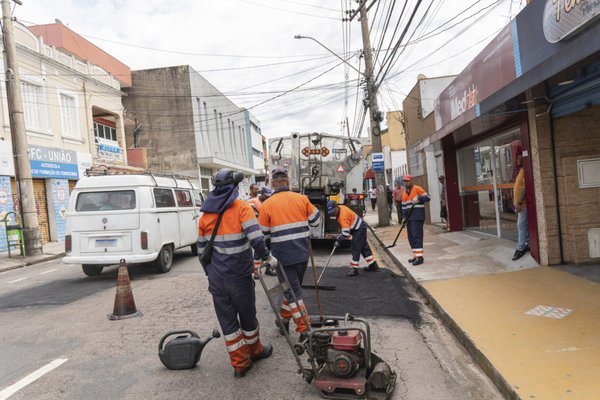 Operação Tapa-Buracos recupera cerca de 100 buracos por dia em Jundiaí