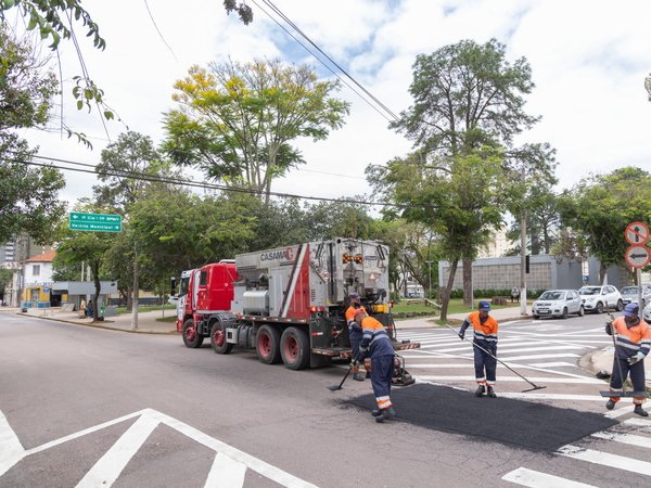 Operação Tapa-Buracos recupera cerca de 100 buracos por dia em Jundiaí
