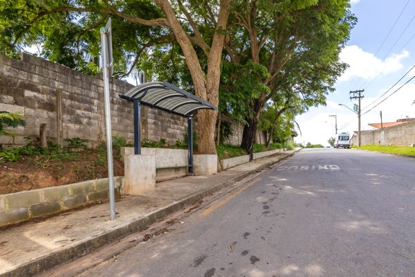 Novos abrigos ampliam a estrutura dos pontos de ônibus em Jundiaí