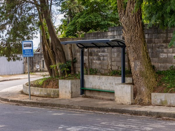 Novos abrigos ampliam a estrutura dos pontos de ônibus em Jundiaí