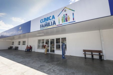 Caminhada do Outubro Rosa reúne centenas de mulheres em manhã de conscientização no Parque da Cidade