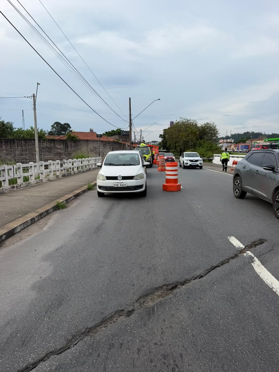 Prefeitura realiza obras emergenciais na ponte do Rio Guapeva, na Avenida Frederico Ozanan