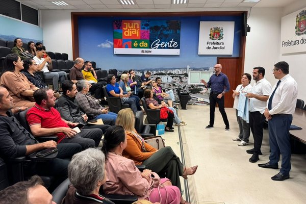 Prefeitura apresenta linha de crédito do Banco do Povo para confecções que produzirão uniformes escolares em Jundiaí