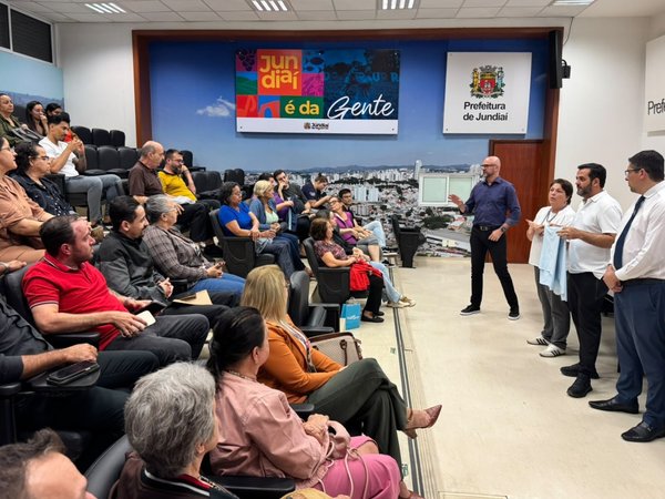 Prefeitura apresenta linha de crédito do Banco do Povo para confecções que produzirão uniformes escolares em Jundiaí