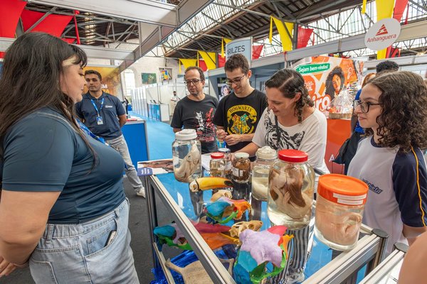 Expo Profissões aproxima jovens de cursos e carreiras e segue até quarta-feira em Jundiaí