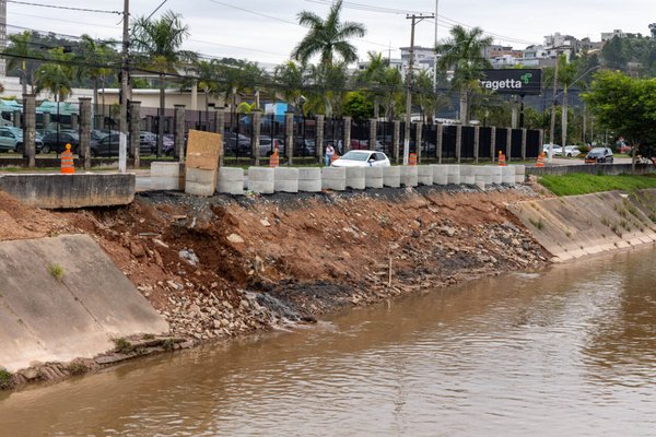 Prefeitura e DAE Jundiaí intensificam obras de contenção e recuperação de galerias pluviais na Avenida Antônio Frederico Ozanam
